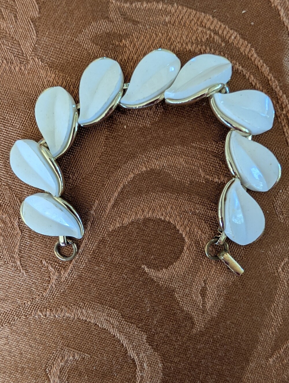 Vintage Bracelet White Teardrop Link Thermoplastics 1960s